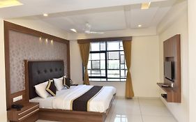 Hotel Royal Square By Sky Stays